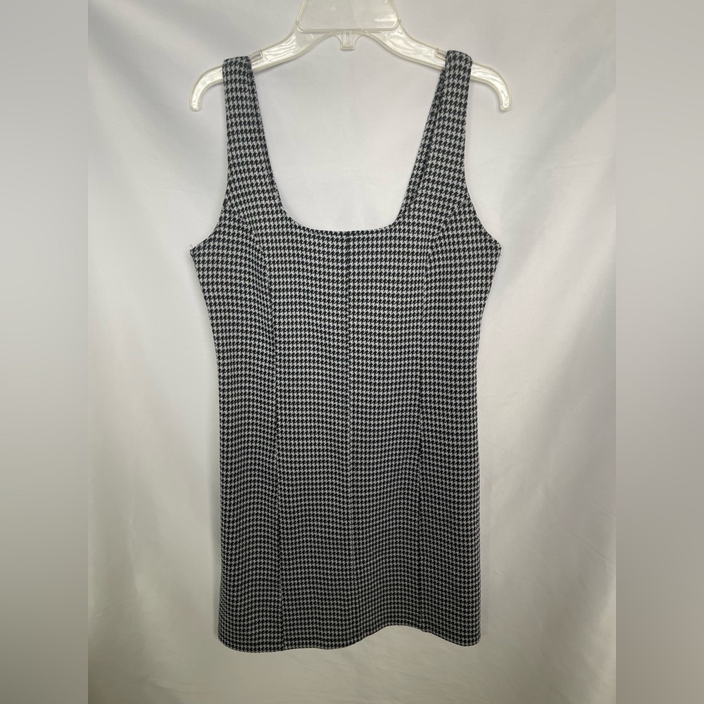 SO Dress Junior’s Medium Black & White Houndstooth Knit Mini Tank